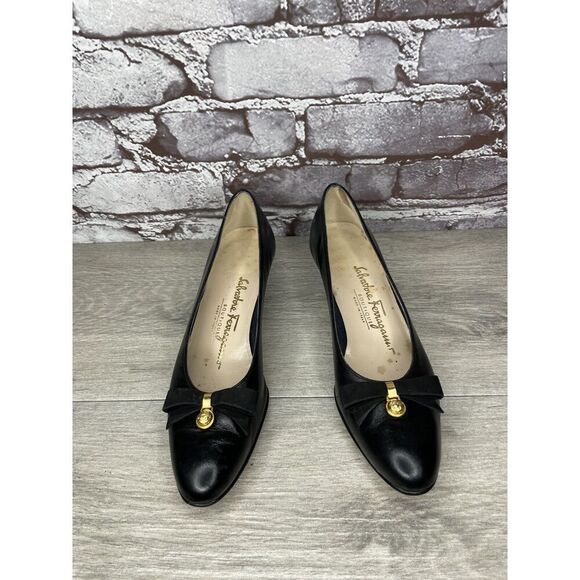 Salvatore Ferragamo Black Leather Gold Bow Designer VTG Heels Women Sz 6AAAA US - Picture 14 of 16